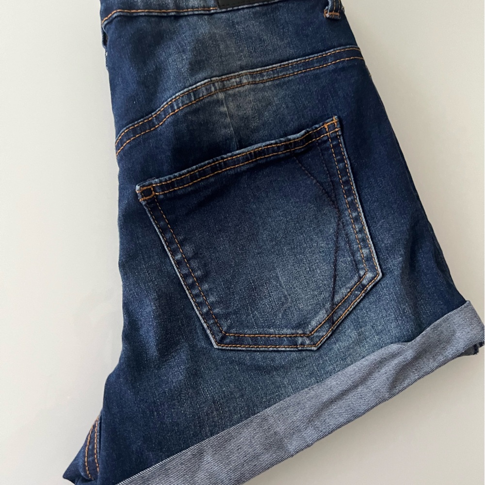 Size 27, Kendall & Kylie denim shorts